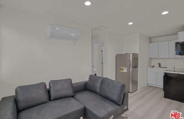 Photo of 7705 Baird Ave