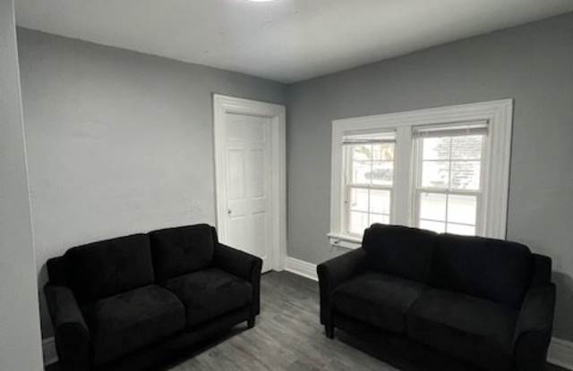 1112 East Colvin StreetBack House