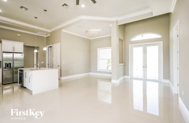 645 Northeast 6th Avenue