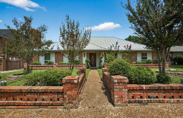 3413 Foxbriar