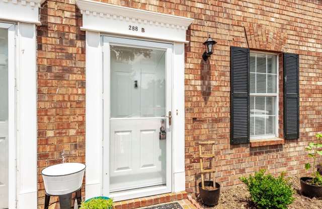 Photo of Charming 2BR Townhome in Hendersonville
