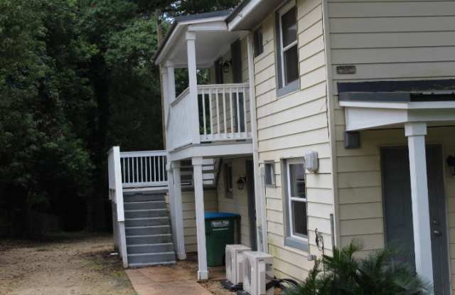 2/1 Downtown Marianna Apartment