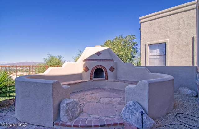 9806 N Ridge Shadow Place