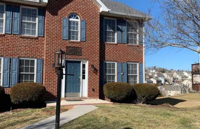 Photo of 3 Bedroom 2.5 Bath House with 1 Car Garage