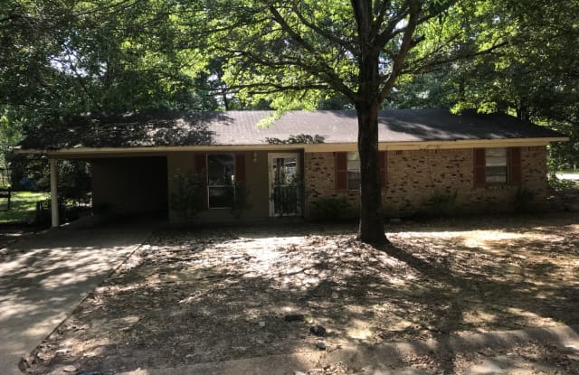 105 E WOODCREST DR - 105 East Woodcrest Drive, Jackson, MS 39212