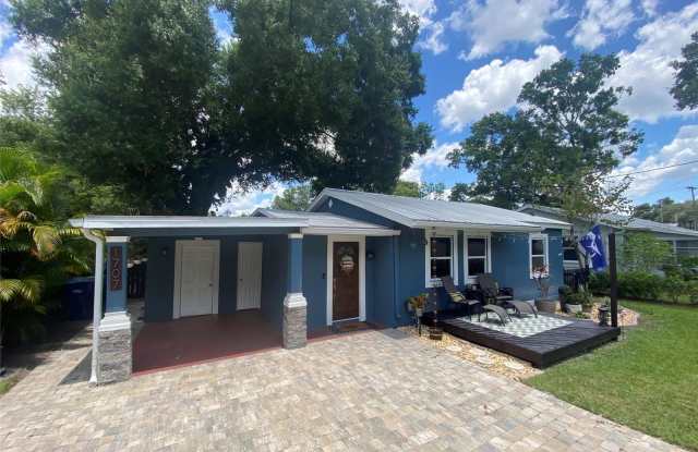 1707 W COMANCHE Avenue