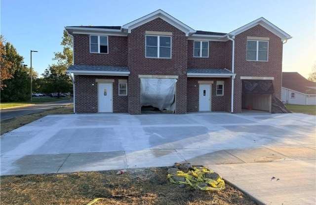 Photo of 2020 North Greentree Boulevard