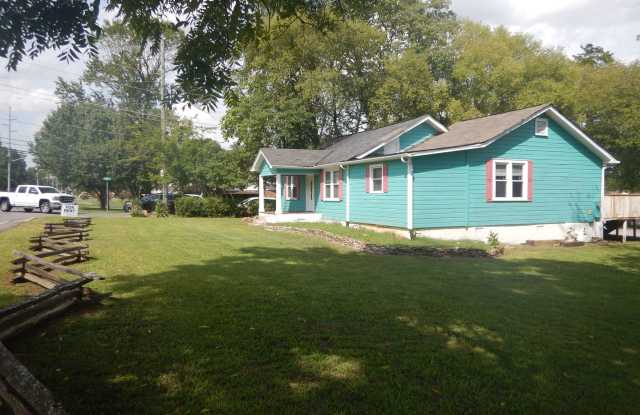 Photo of 3 Bedroom 2 Bath house on level lot. Pet Friendly