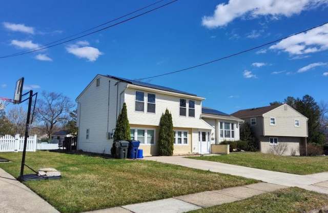 208 PELHAM ROAD S