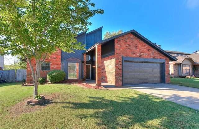 Moore School District, Vaulted Ceilings in Livingroom, and Quaint Backyard w/Fire Pit photos photos