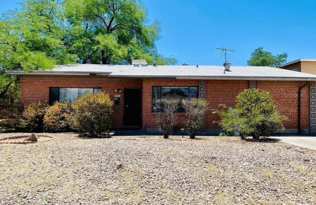 834 East Sequoyah Street