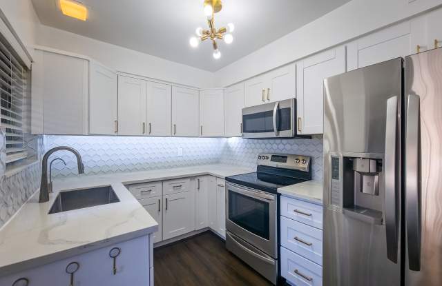 215 North Kenwood Street