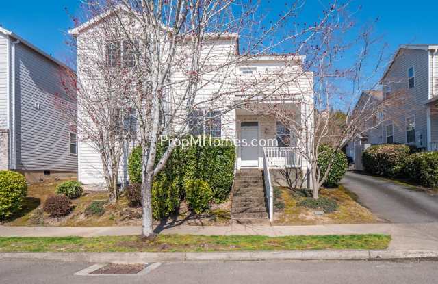 Photo of Beautiful Three Bedroom Townhouse - Prime Clackamas Location!