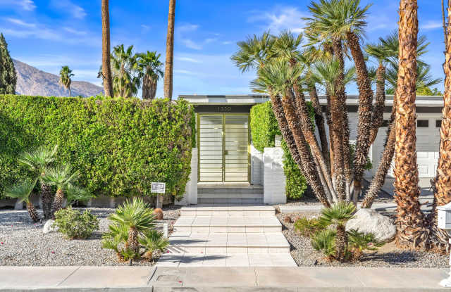 1350 E Murray Canyon Drive