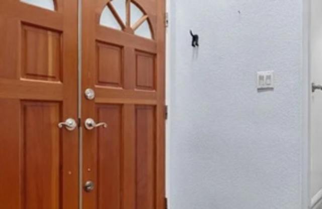 1541 Steinhart Avenue