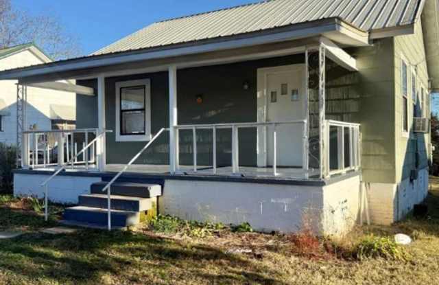 2 Bed 1 Bath Home In Opelika
