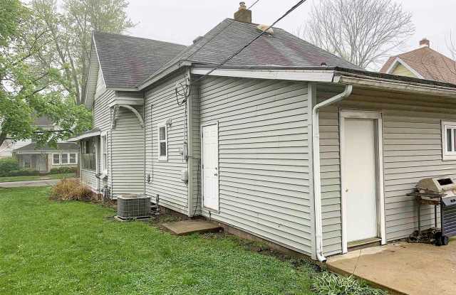 PRELEASING for AUGUST! Close to Campus