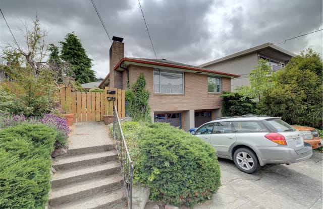 4332 Phinney Ave N - 4332 Phinney Avenue North, Seattle, WA 98103