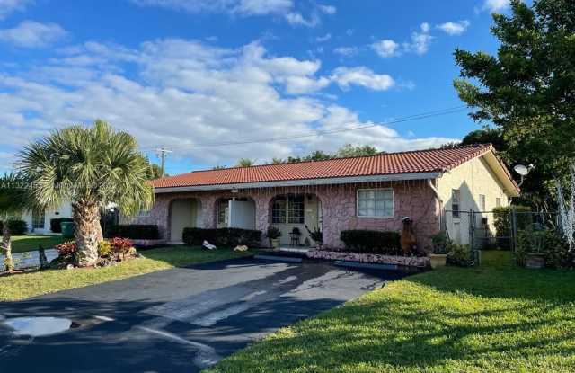 4107 NW 78 Ter - 4107 Northwest 78th Terrace, Coral Springs, FL 33065