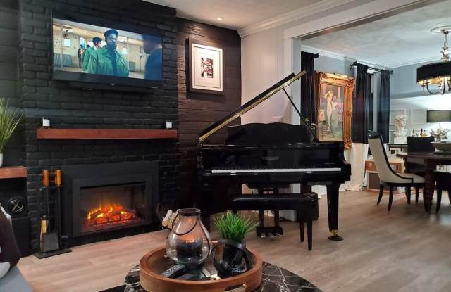 3302 RICHMOND Avenue