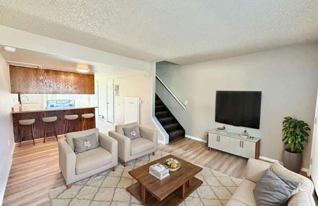 2 Bedroom/1.5 Bath in Great Location!