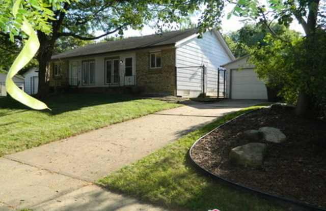 2400 South East 17th St - 2400 Southeast 17th Court, Des Moines, IA 50320