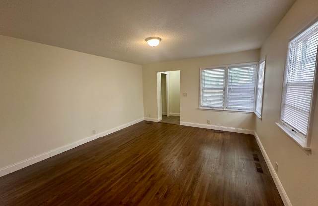 Large 1 bedroom side by side w/ LOTS Of UPGRADES!!