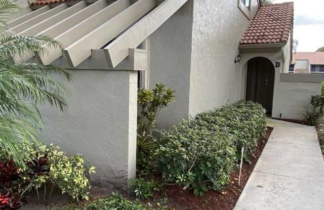 5621 Coach House Circle