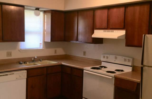 2 Bedroom Duplex/Nov Move In Special $600 Total Includes $400 Deposit