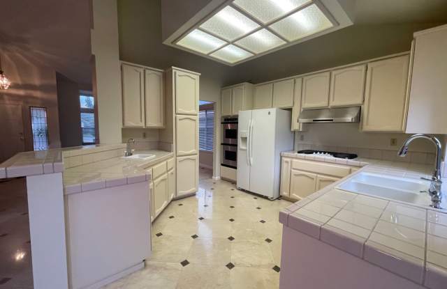 Broadstone neighborhood 4 bedroom home with pool!