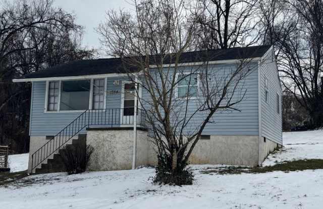 Cottage Minutes from Downtown and UT Campus!