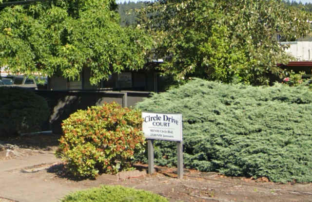(690) Circle Drive Court