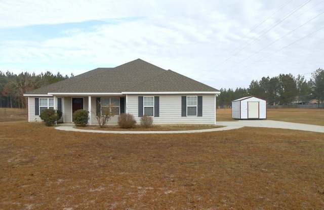Charming 3BR/2BA Rental Home near Moody AFB with Spacious Interior and Private Backyard Oasis with Lawn Care Included!