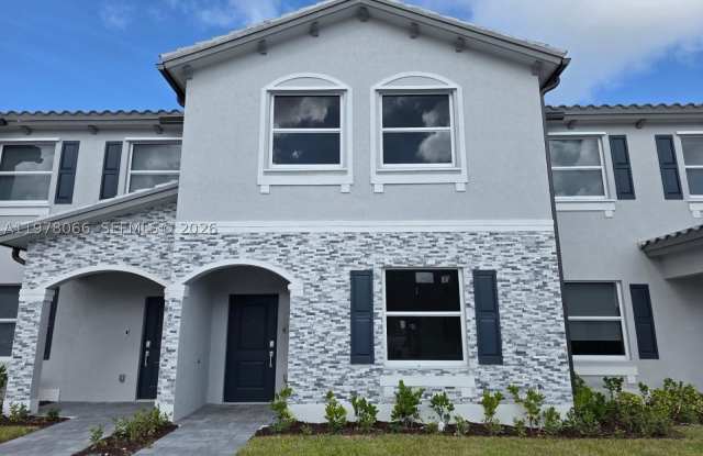 300 SE 10th Ct