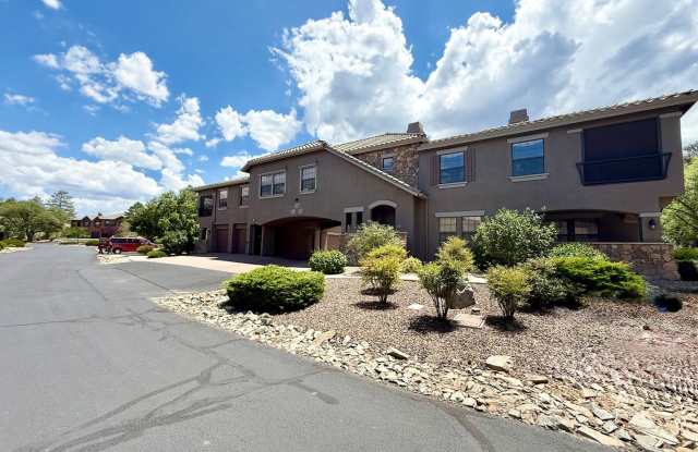 Luxury Fully Furnished Golf Course Condo in Gated Hassayampa!