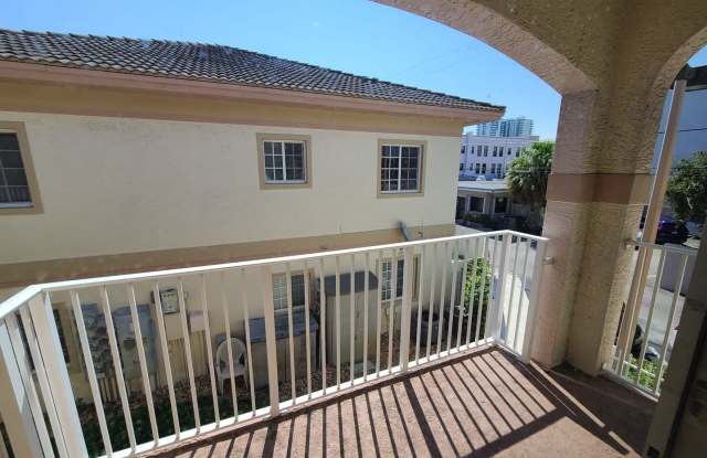 Photo of SPACIOUS 2/2 LOCATED IN THE HEART OF HOLLYWOOD