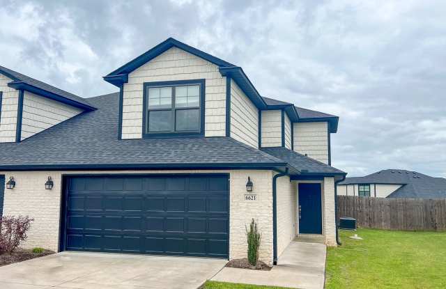 Beautiful 3B/2B Townhome in Chaffee Crossing at The Haven. *Ask about Move In Special! - 6621 Leightyn Lane, Fort Smith, AR 72916