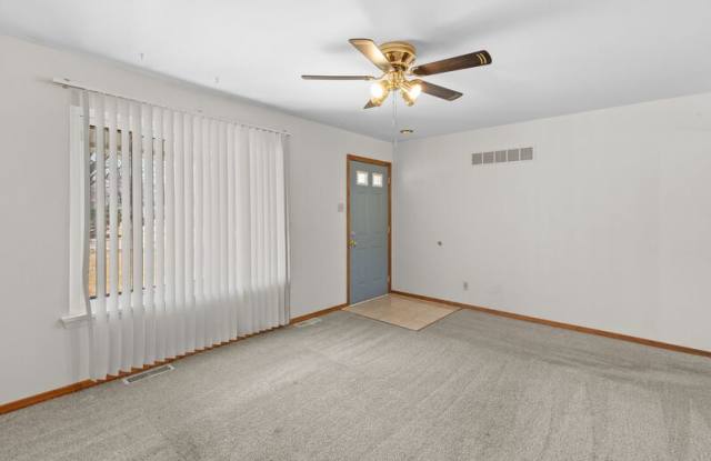 7359 Coachman Lane