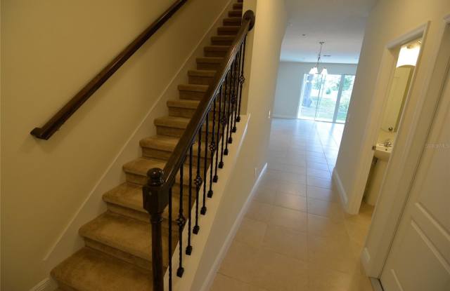 7637 ALOMA PINES COURT