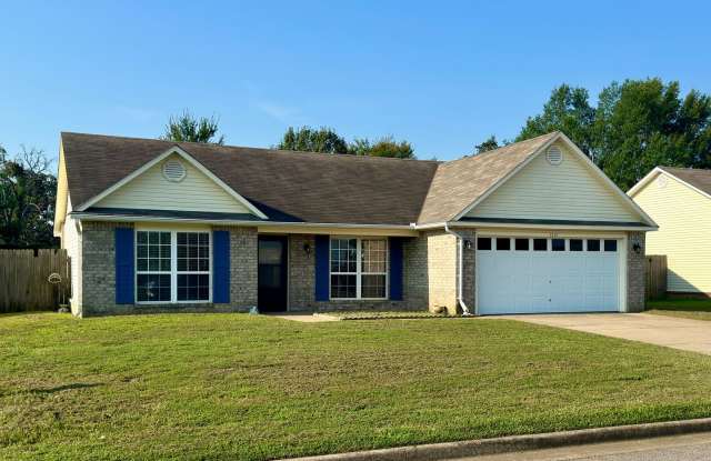 Beautiful 3 Bed/2 Bath/2-Car Garage in Greenwood