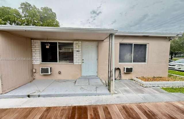 Photo of 1049 SW 3rd St