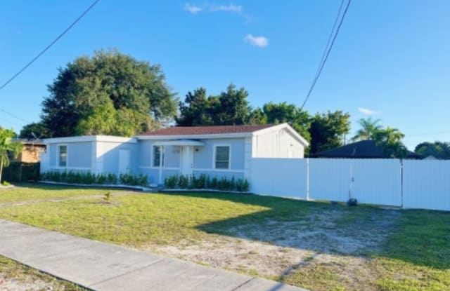 2278 nw 98 st - 2278 NW 98 St, West Little River, FL 33147