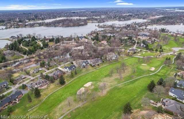 2905 W HICKORY GROVE Road