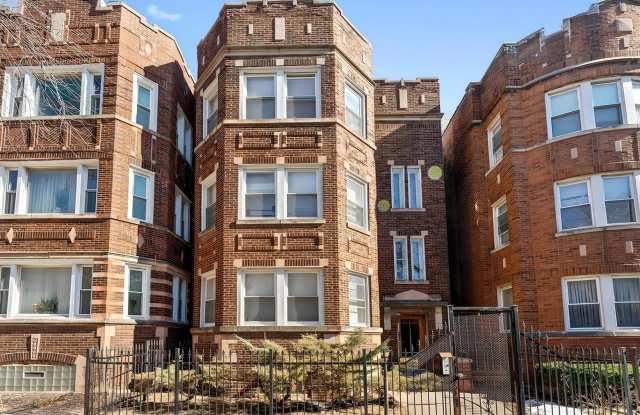 7819 S Cornell Avenue unit: 2