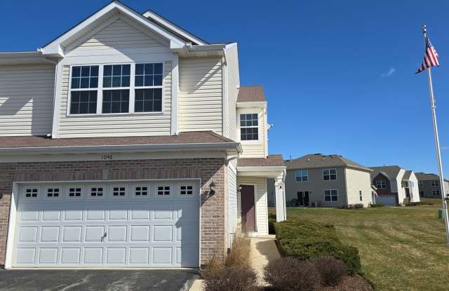 SPACIOUS 3 BEDROOM, 2.5 BATH END UNIT TOWNHOME! - 1046 Turin Drive, Hampshire, IL 60140