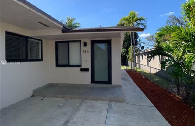 744 NW 31st Ave - 744 NW 31st Ave, Miami, FL 33125