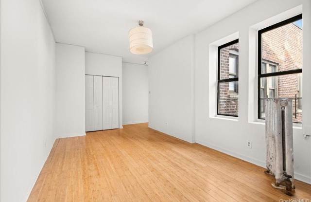 162 ADELPHI Street unit: 4C