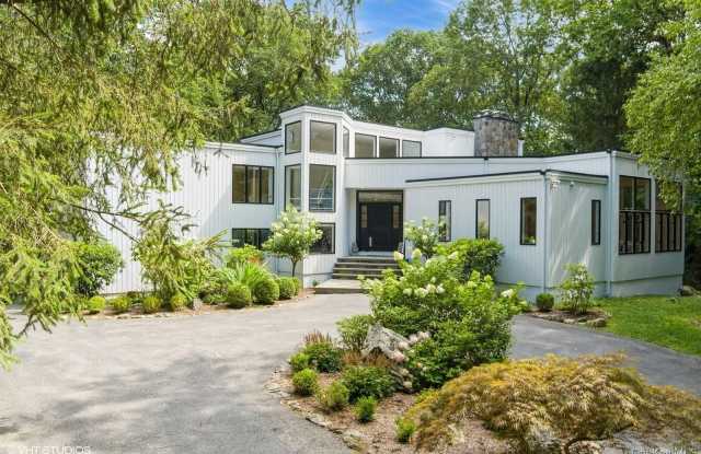 Photo of 4 Hemlock Hollow Place