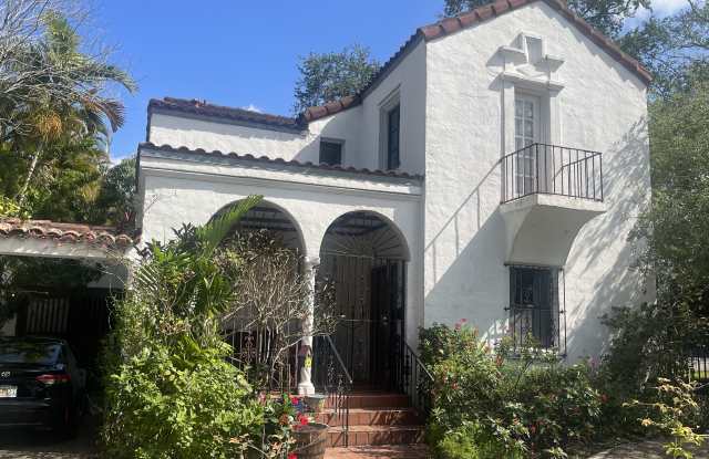 407 Alhambra Circle