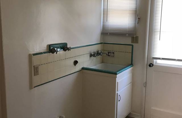 431-433 W. 13th Street - 433